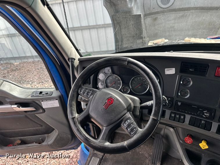 image for item YA2743 2020 Kenworth T680 semi truck