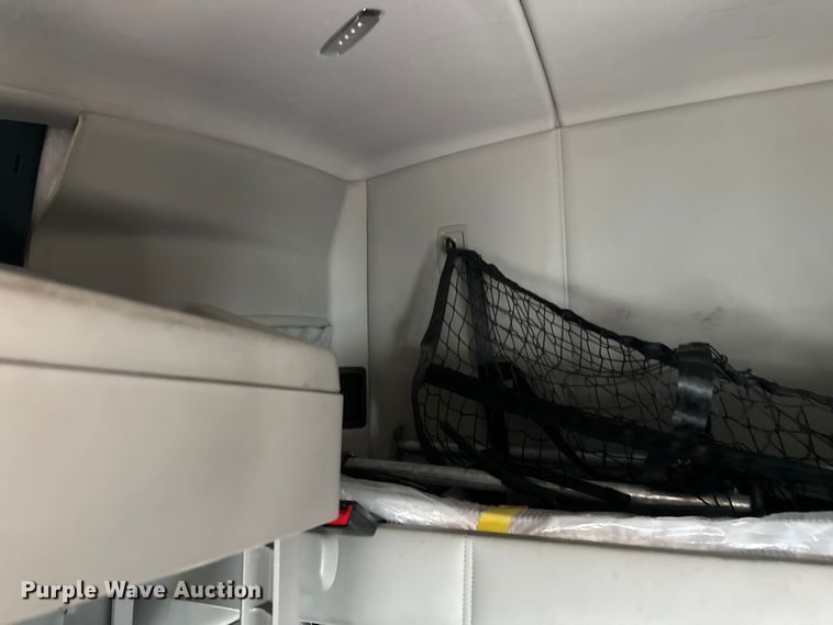 image for item YA2743 2020 Kenworth T680 semi truck