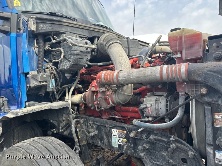 image for item YA2743 2020 Kenworth T680 semi truck