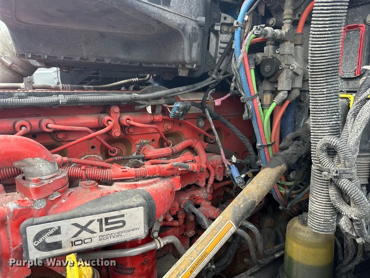 image for item YA2743 2020 Kenworth T680 semi truck