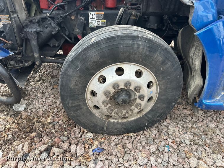 image for item YA2743 2020 Kenworth T680 semi truck