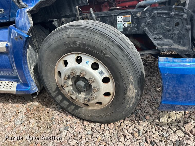 image for item YA2743 2020 Kenworth T680 semi truck