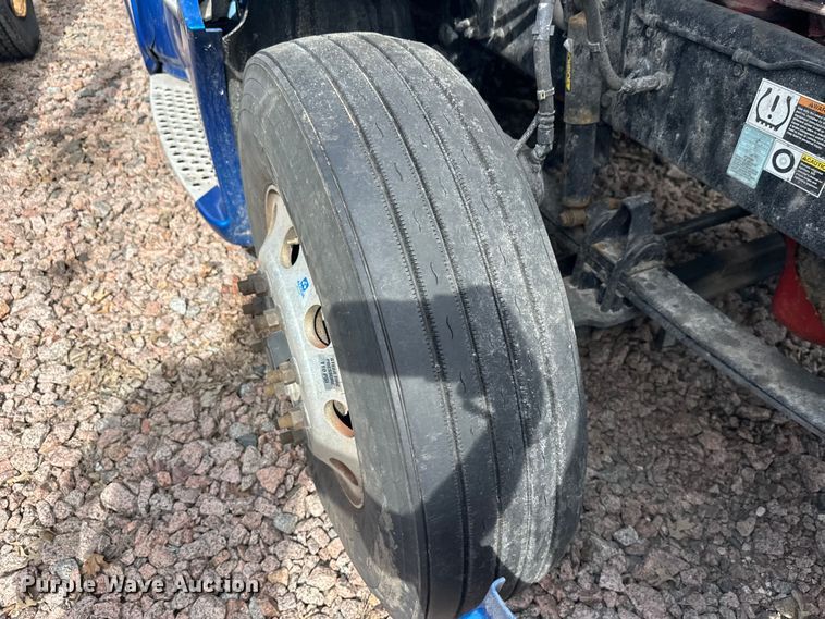 image for item YA2743 2020 Kenworth T680 semi truck