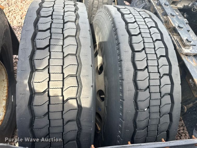 image for item YA2743 2020 Kenworth T680 semi truck