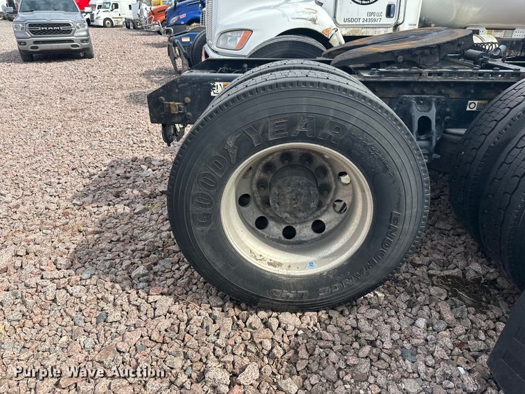 image for item YA2743 2020 Kenworth T680 semi truck