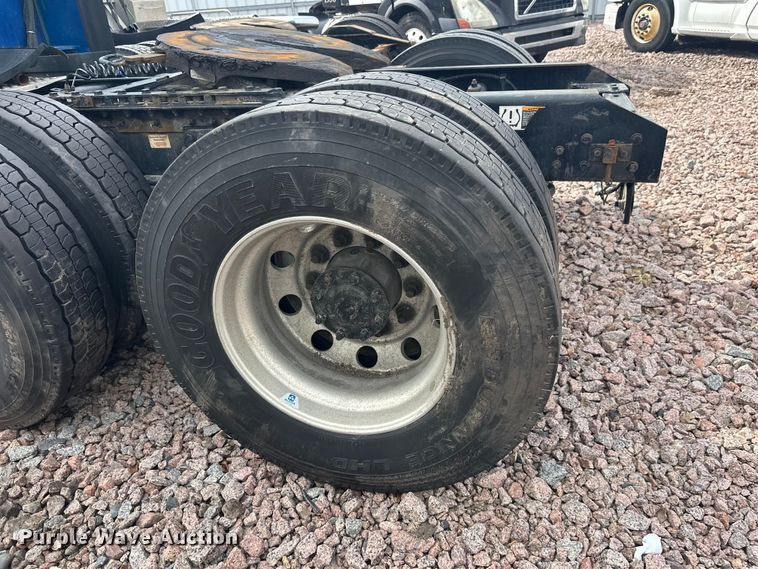 image for item YA2743 2020 Kenworth T680 semi truck