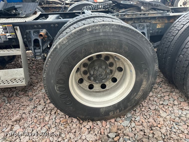 image for item YA2743 2020 Kenworth T680 semi truck