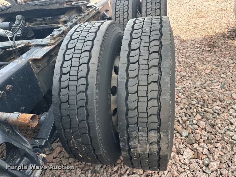 image for item YA2743 2020 Kenworth T680 semi truck