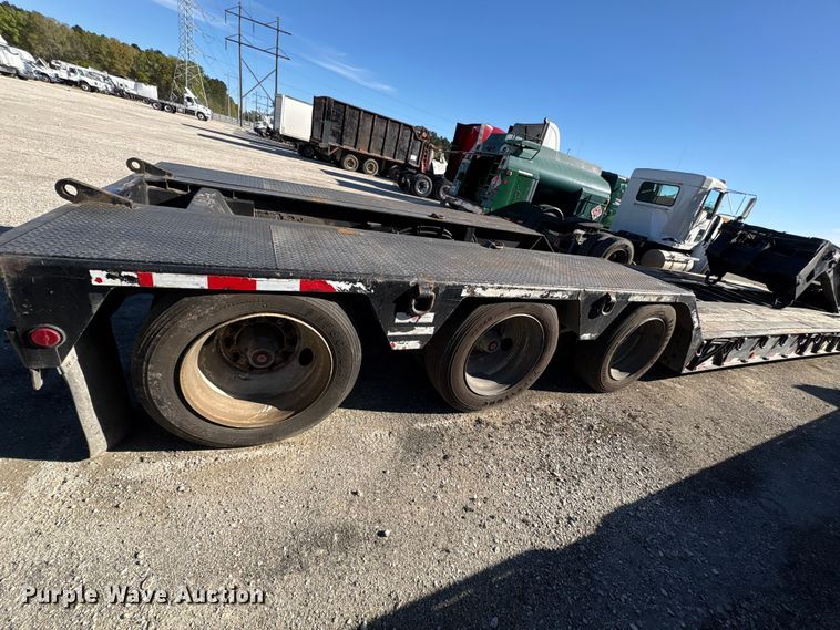 image for item YA2747 2015 Globe lowboy equipment trailer