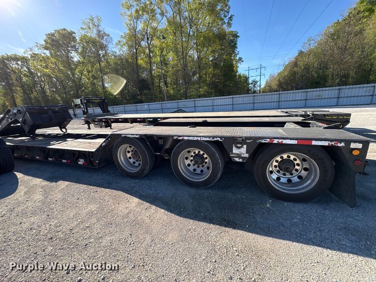 image for item YA2747 2015 Globe lowboy equipment trailer