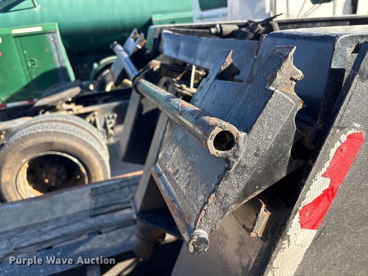 image for item YA2747 2015 Globe lowboy equipment trailer