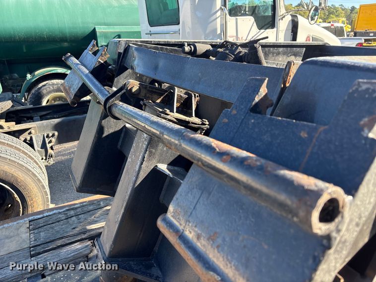 image for item YA2747 2015 Globe lowboy equipment trailer