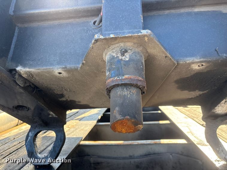 image for item YA2747 2015 Globe lowboy equipment trailer