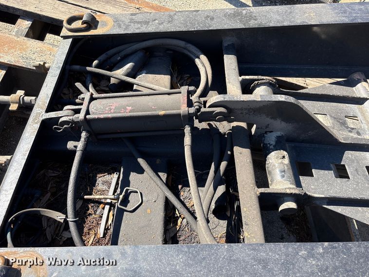 image for item YA2747 2015 Globe lowboy equipment trailer