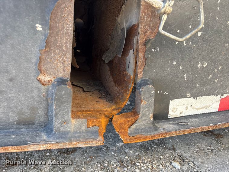 image for item YA2747 2015 Globe lowboy equipment trailer