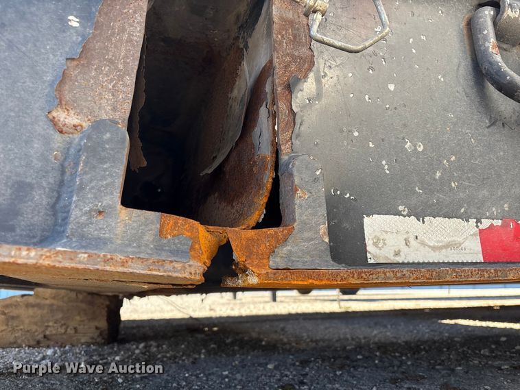 image for item YA2747 2015 Globe lowboy equipment trailer