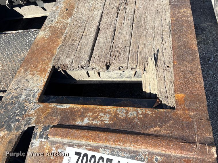 image for item YA2747 2015 Globe lowboy equipment trailer