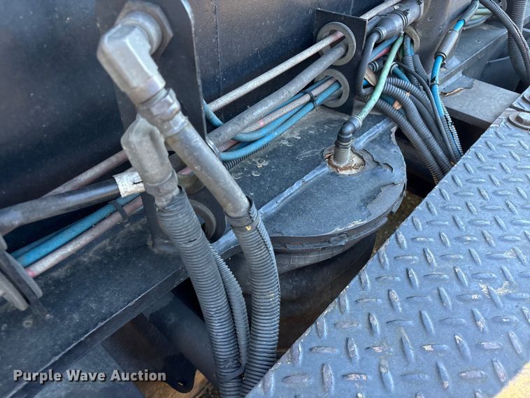 image for item YA2747 2015 Globe lowboy equipment trailer