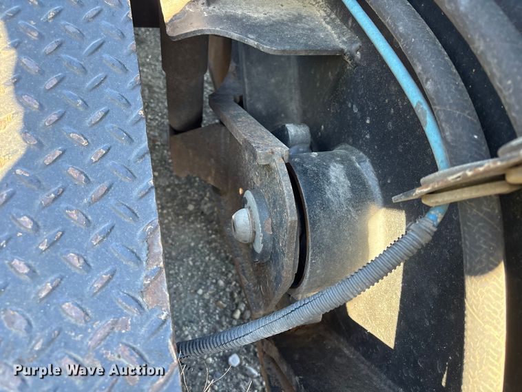 image for item YA2747 2015 Globe lowboy equipment trailer