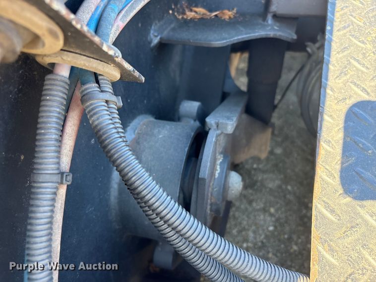 image for item YA2747 2015 Globe lowboy equipment trailer