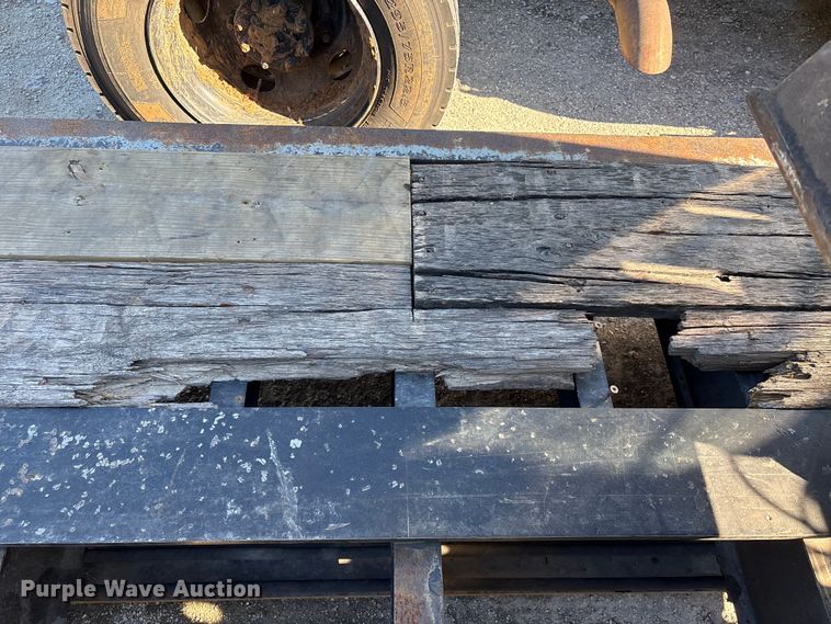 image for item YA2747 2015 Globe lowboy equipment trailer