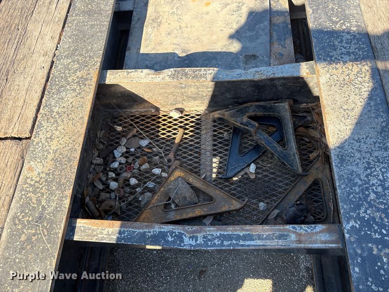 image for item YA2747 2015 Globe lowboy equipment trailer