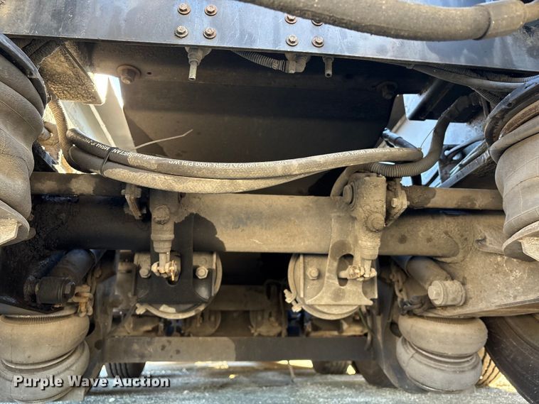 image for item YA2747 2015 Globe lowboy equipment trailer