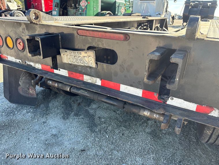 image for item YA2747 2015 Globe lowboy equipment trailer
