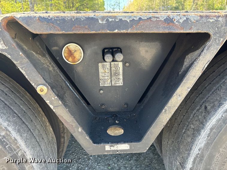 image for item YA2747 2015 Globe lowboy equipment trailer