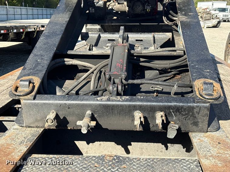 image for item YA2747 2015 Globe lowboy equipment trailer