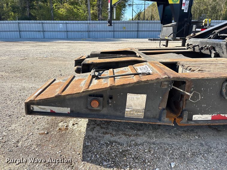 image for item YA2747 2015 Globe lowboy equipment trailer