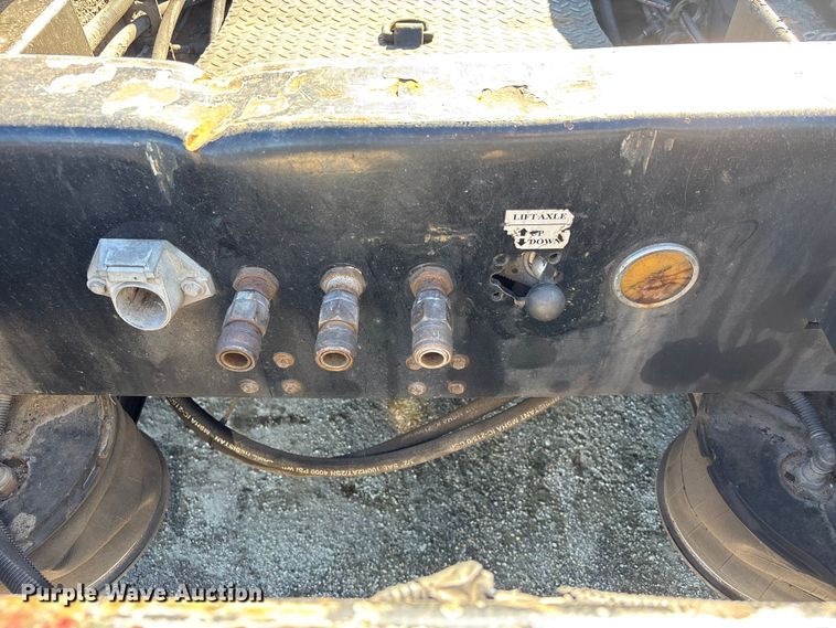 image for item YA2747 2015 Globe lowboy equipment trailer