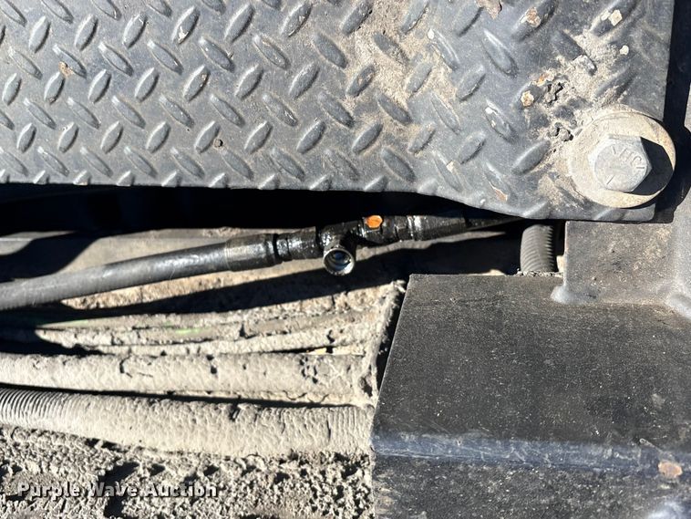 image for item YA2747 2015 Globe lowboy equipment trailer