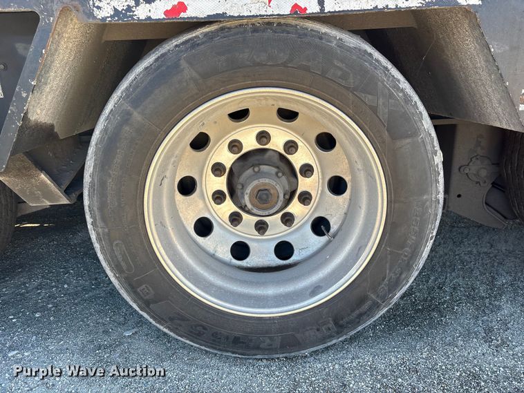 image for item YA2747 2015 Globe lowboy equipment trailer