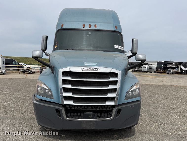 image for item YA2791 2020 Freightliner Cascadia semi truck