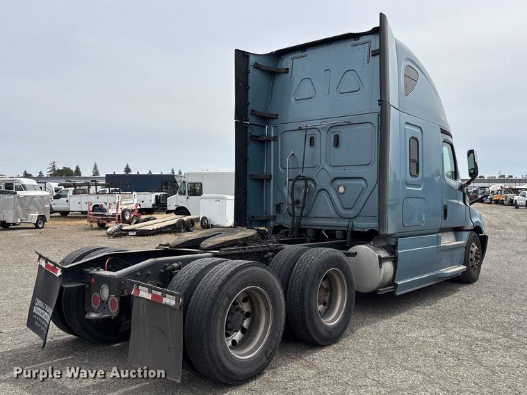 image for item YA2791 2020 Freightliner Cascadia semi truck