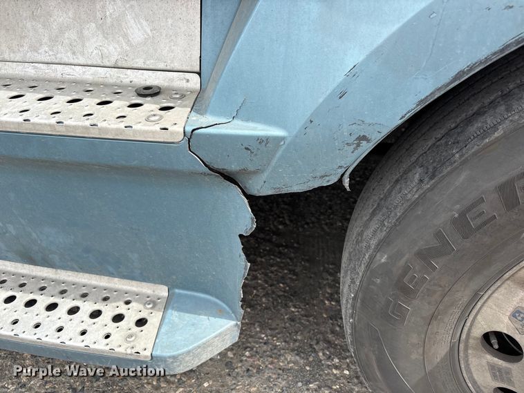 image for item YA2791 2020 Freightliner Cascadia semi truck