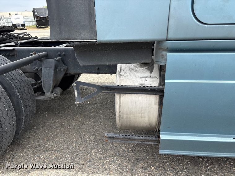 image for item YA2791 2020 Freightliner Cascadia semi truck