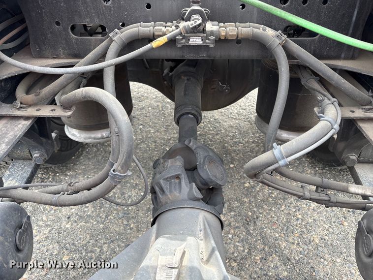 image for item YA2791 2020 Freightliner Cascadia semi truck