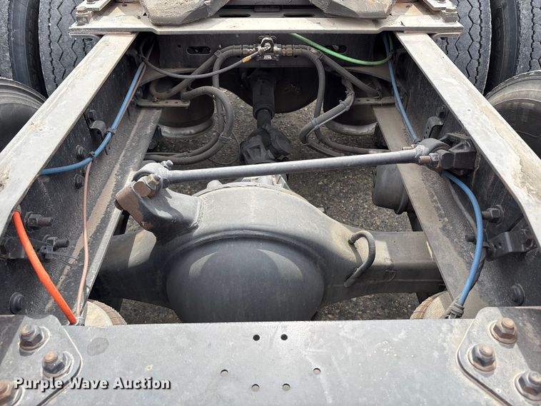 image for item YA2791 2020 Freightliner Cascadia semi truck