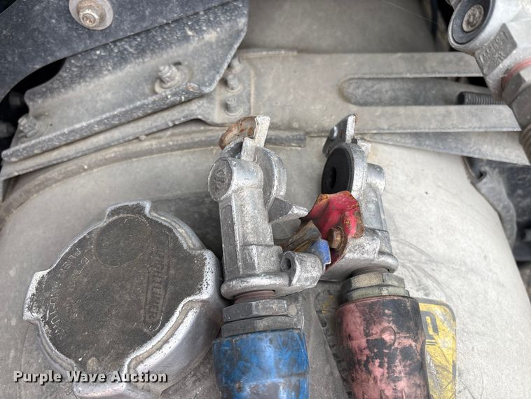 image for item YA2791 2020 Freightliner Cascadia semi truck