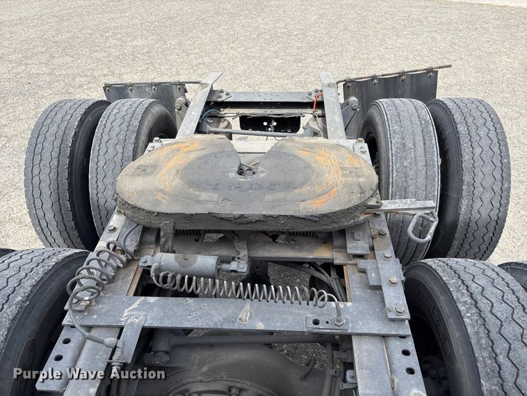 image for item YA2791 2020 Freightliner Cascadia semi truck