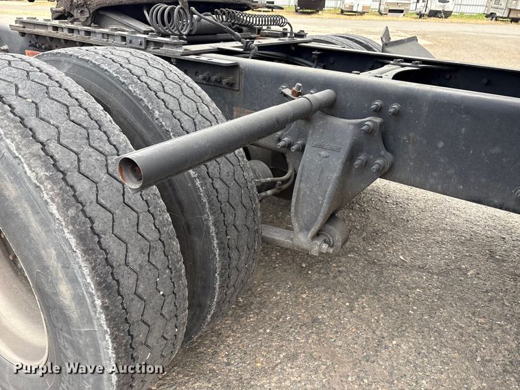 image for item YA2791 2020 Freightliner Cascadia semi truck