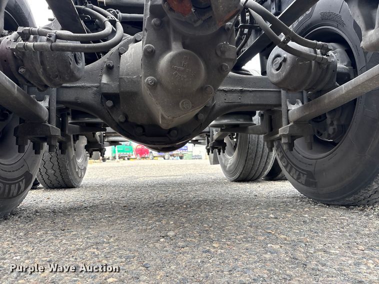 image for item YA2791 2020 Freightliner Cascadia semi truck