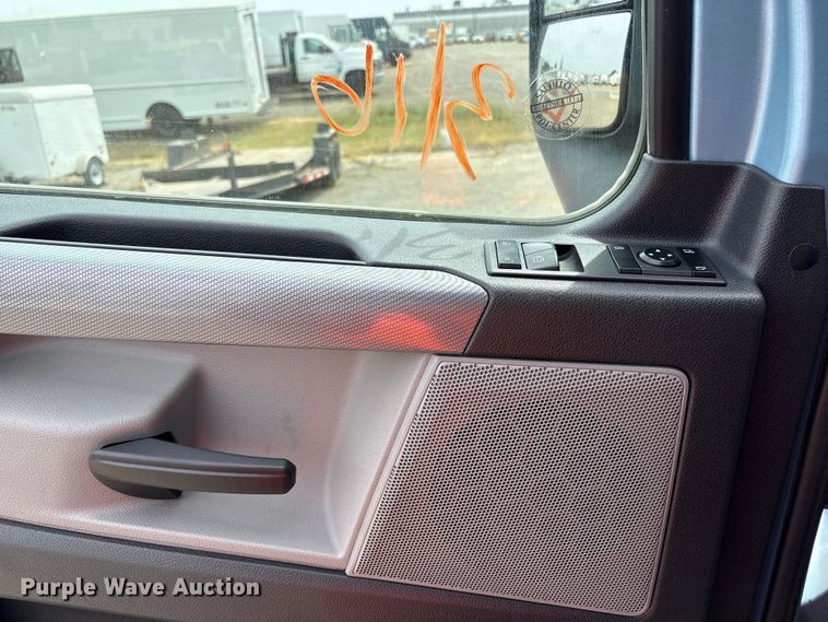 image for item YA2791 2020 Freightliner Cascadia semi truck