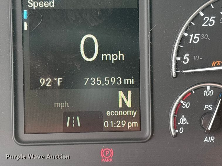 image for item YA2791 2020 Freightliner Cascadia semi truck