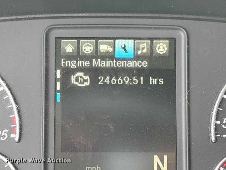 image for item YA2791 2020 Freightliner Cascadia semi truck