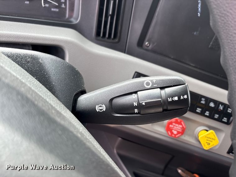 image for item YA2791 2020 Freightliner Cascadia semi truck