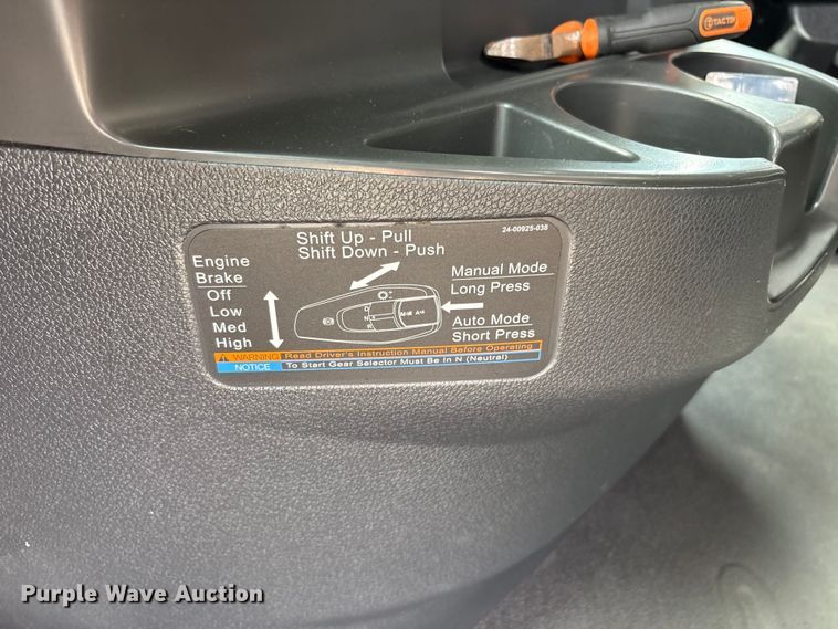 image for item YA2791 2020 Freightliner Cascadia semi truck