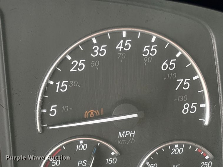 image for item YA2791 2020 Freightliner Cascadia semi truck